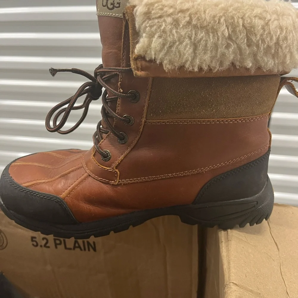 UGG Boots - Picture 4 of 8